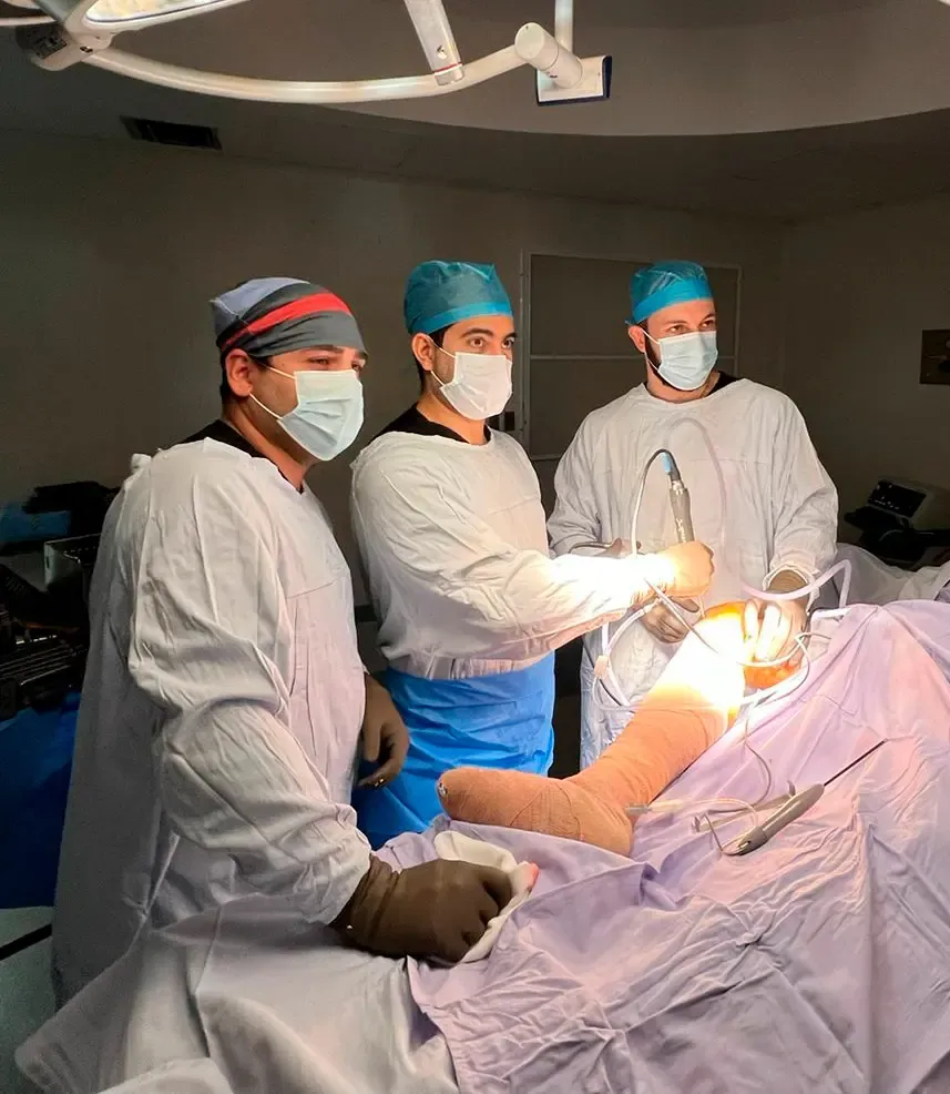 Cirugía mínima invasión de rodilla